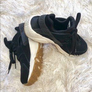 Nike Women’s Air Huarache Sz 6